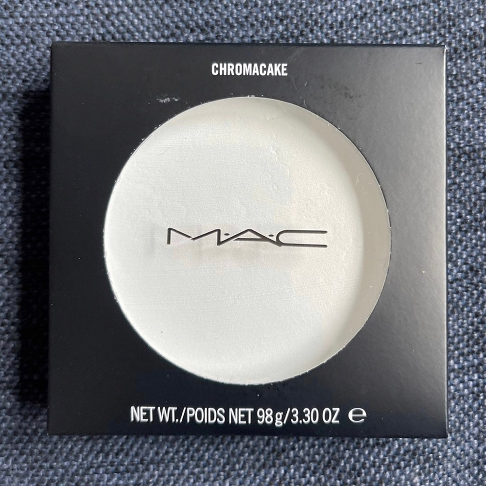 MAC Chromacake in pure white NIB 3.3 oz/98g